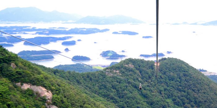 Uji Adrenalin dengan 'Zip Wire' Terpanjang di Asia yang Terletak di Hadong