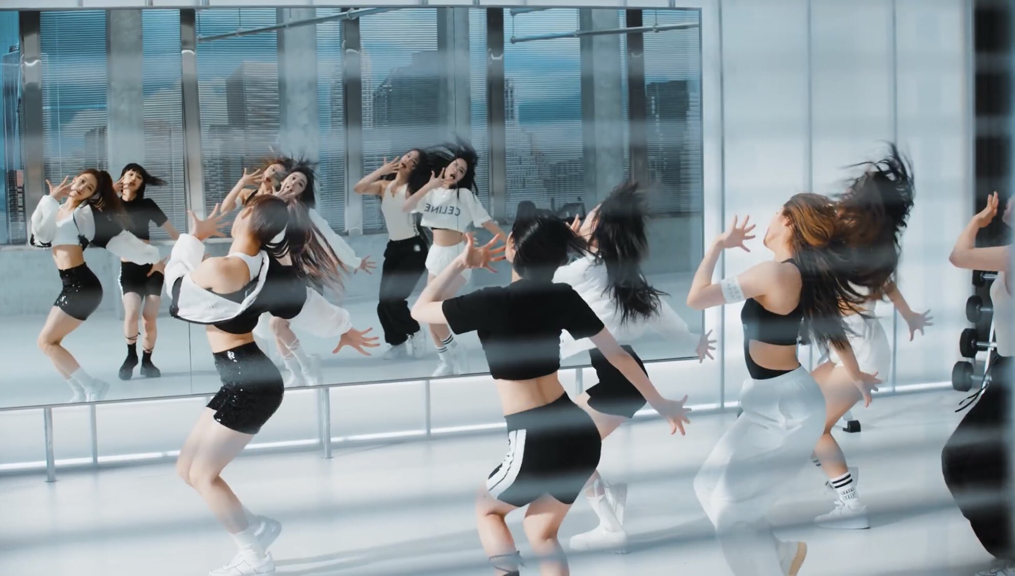 Le Sserafim Rilis Teaser Pertama Untuk Video Musik Fearless Koreanindo