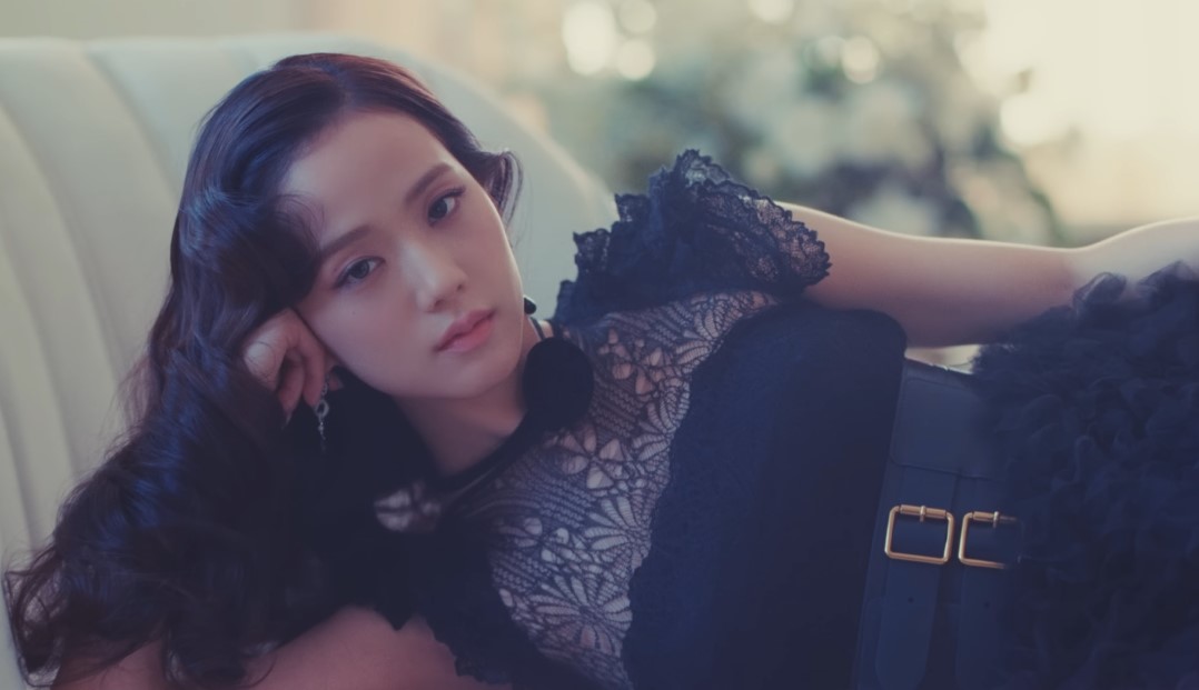 Resmi Debut Solo, Intip Pesona Jisoo BLACKPINK Di Video Musik ‘FLOWER ...