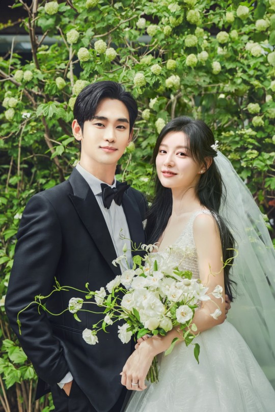 Drama tvN “Queen Of Tears” Merilis Pemotretan Pernikahan Kim Soo Hyun